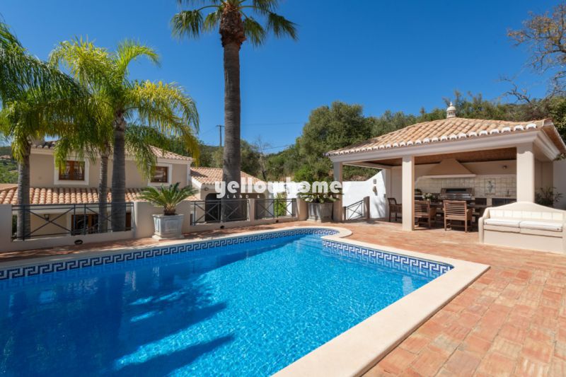 3 bed villa with guest house, pool, 2 garages and sea view near Santa Bárbara de Nexe